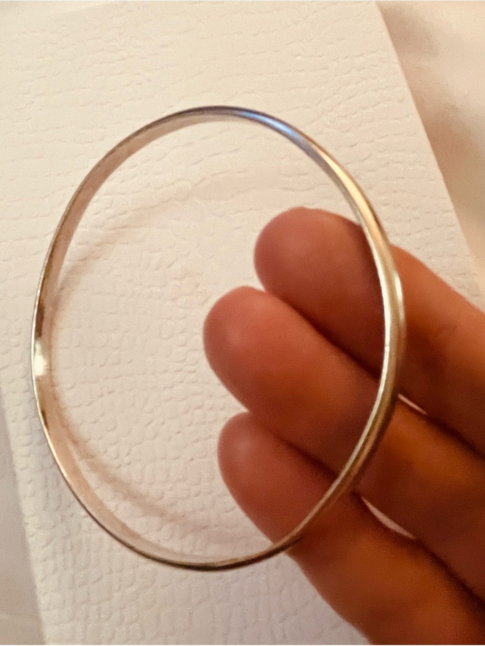 Stainless steel smooth silvertone bangle
